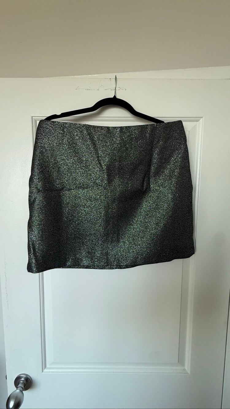 H&M sparkling silver metallic textured mini skirt in size US 14 (EUR 46).